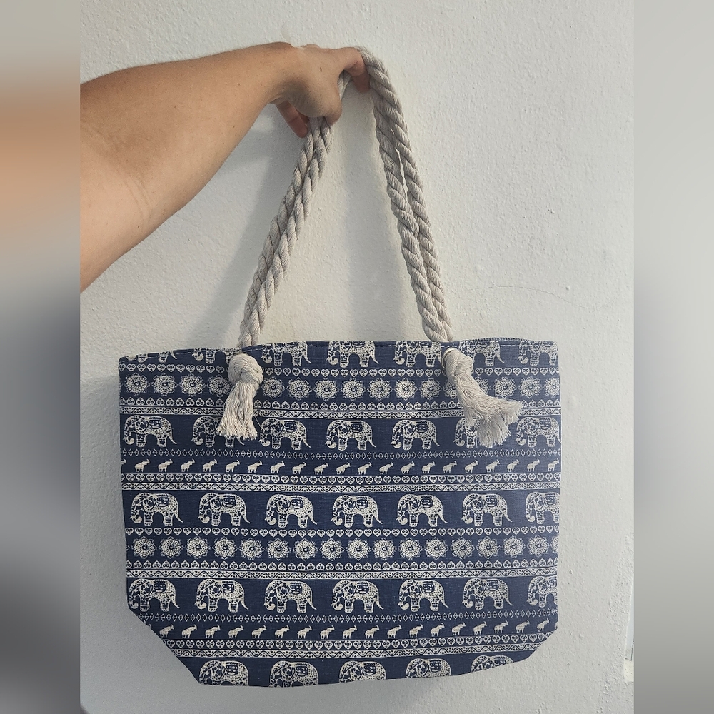 Women Large Elefants Design Square Beach Bag - Picture 2 of 9